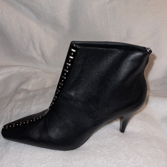 NWOT/NWOB STUDDED FRONT DETAIL SZ 41 US 10 BOOTIE - Picture 3 of 6